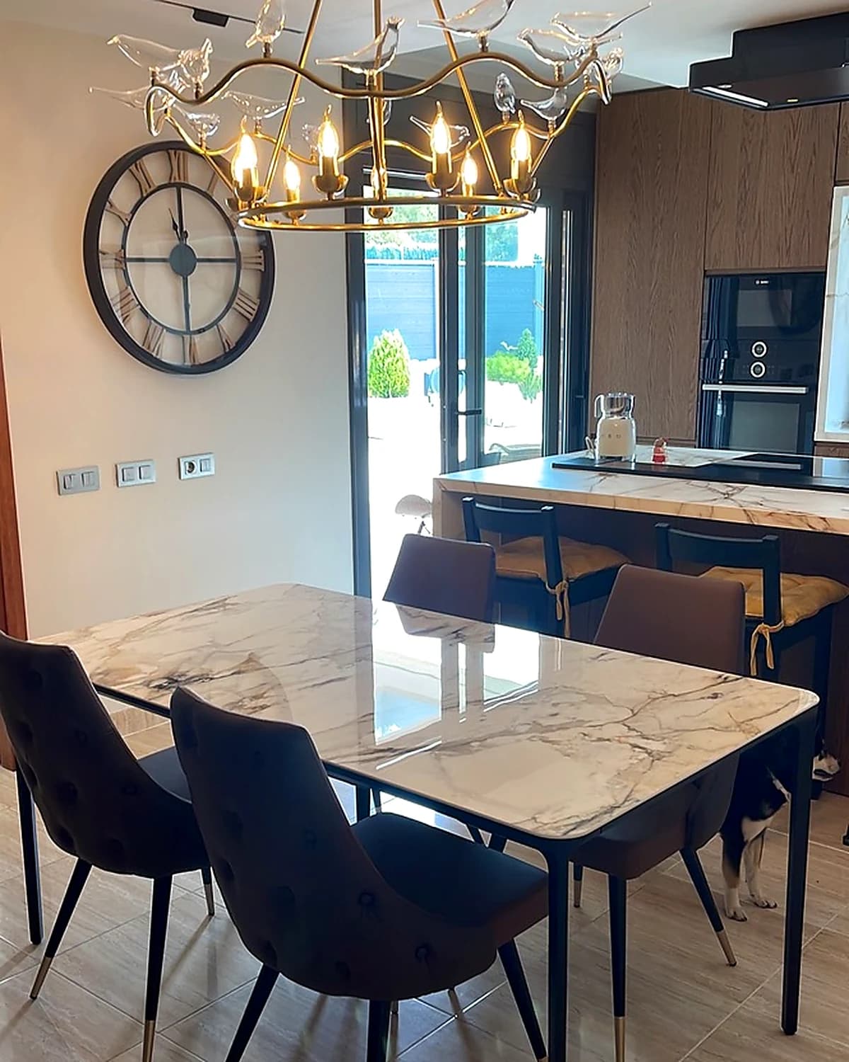 A warm and welcoming home kitchen